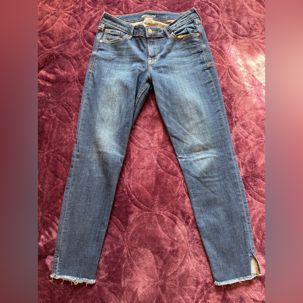 Old Navy Medium Wash Frayed Hem Ankle Jeans 8